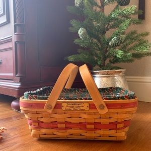 Longaberger- Holiday cheer basket!